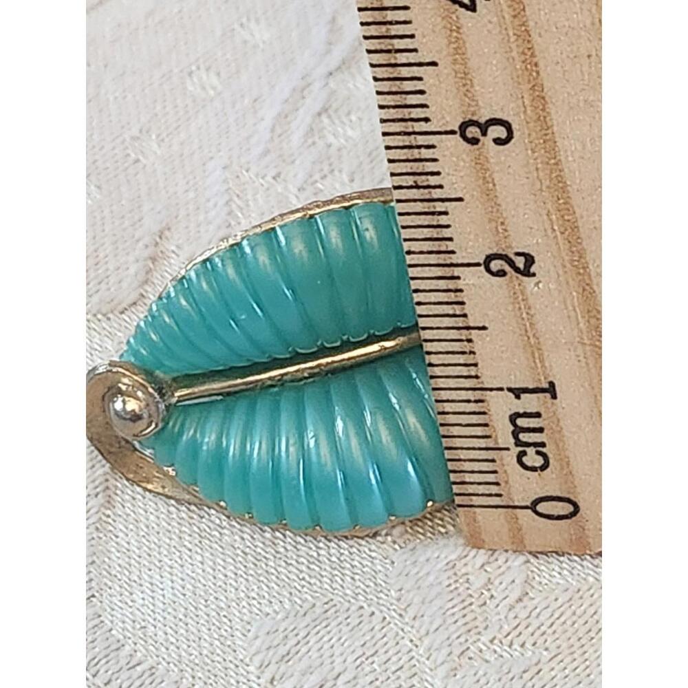 Rare Vintage Green Color Plastic Goldtone Lips   Brooch Pin